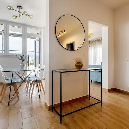 Center Apartment *