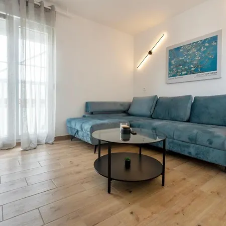 Center Apartment Split