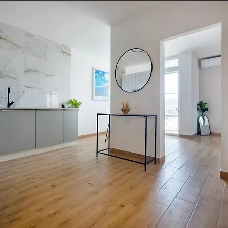 Center * Split